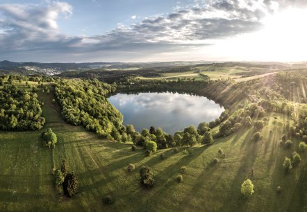 Sonnenaufgang am Weinfelder Maar, © Eifel Tourismus GmbH, D. Ketz