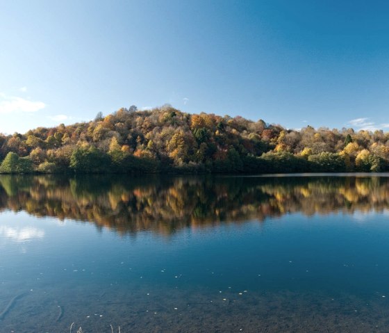 Weinfelder Maar im Herbst, © © GesundLand Vulkaneifel / D. Ketz