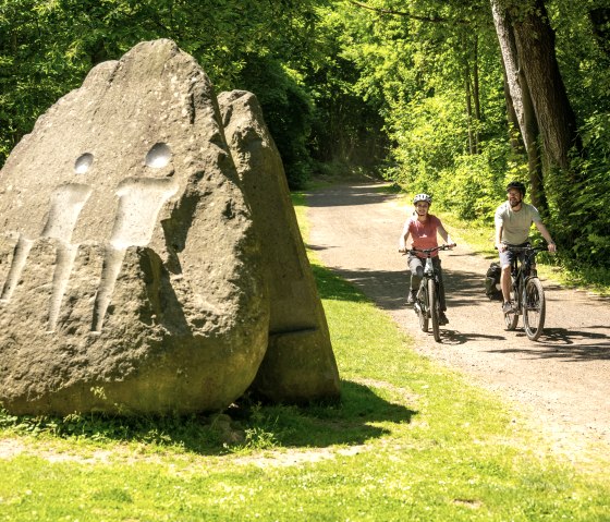 Vulkanpark-Radweg, Skulptur im Nettepark, © Eifel Tourismus GmbH, Dominik Ketz