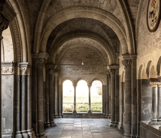 Kreuzgang der Abteikirche Maria Laach, © Eifel Tourismus GmbH, D. Ketz