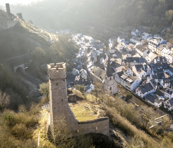 Blick auf Monreal mit Burg, Traumpfad Monrealer Ritterschlag, © Eifel Tourismus GmbH, D. Ketz